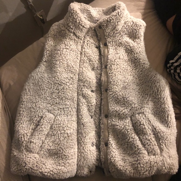 Fluffy vest! - Picture 1 of 2